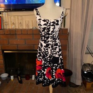 BX43 Nine West size 8 below knee dress